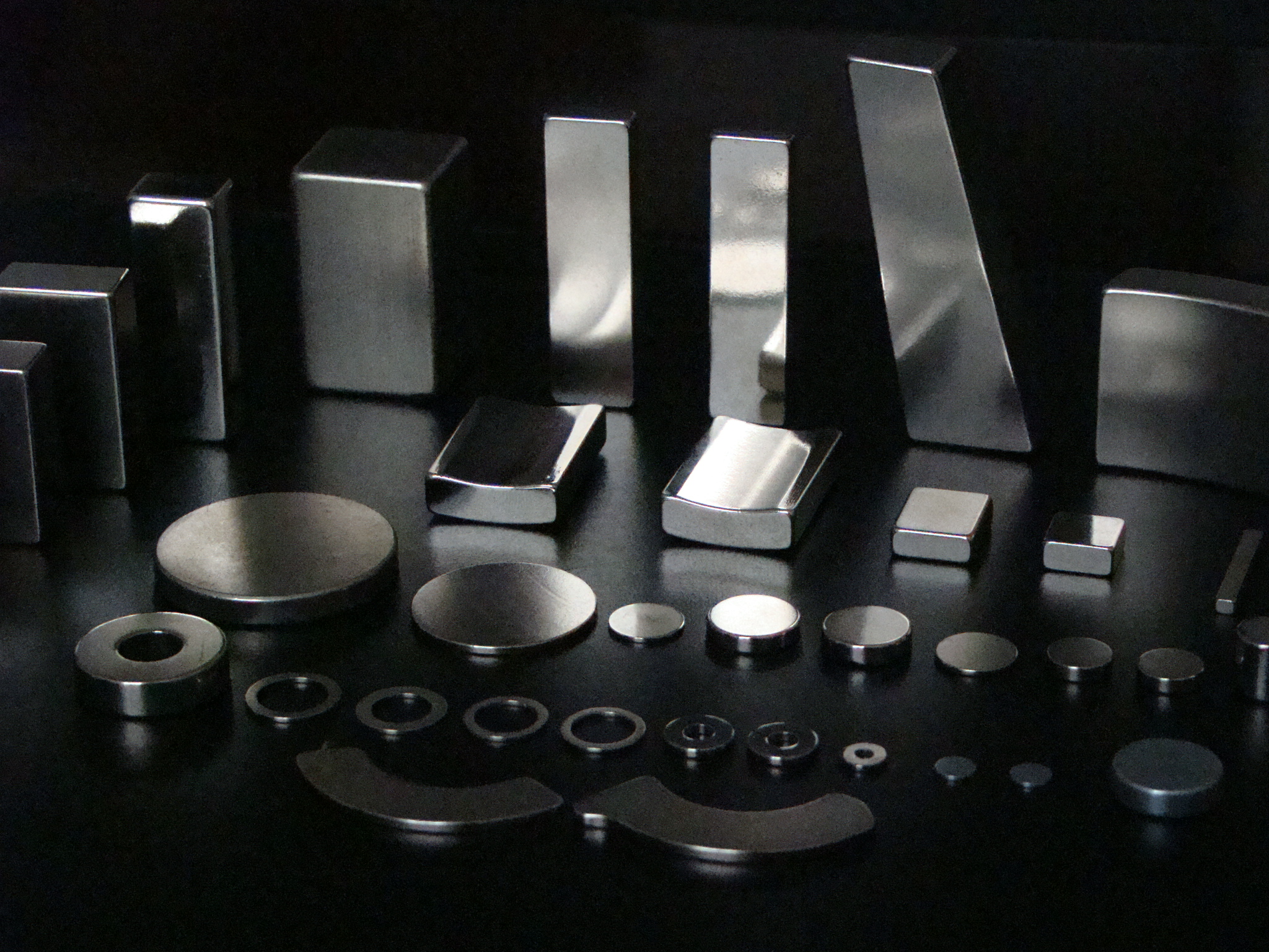 首页 冶金 磁性材料 永磁料 厂家大量供应各种永磁铁钕铁硼强磁